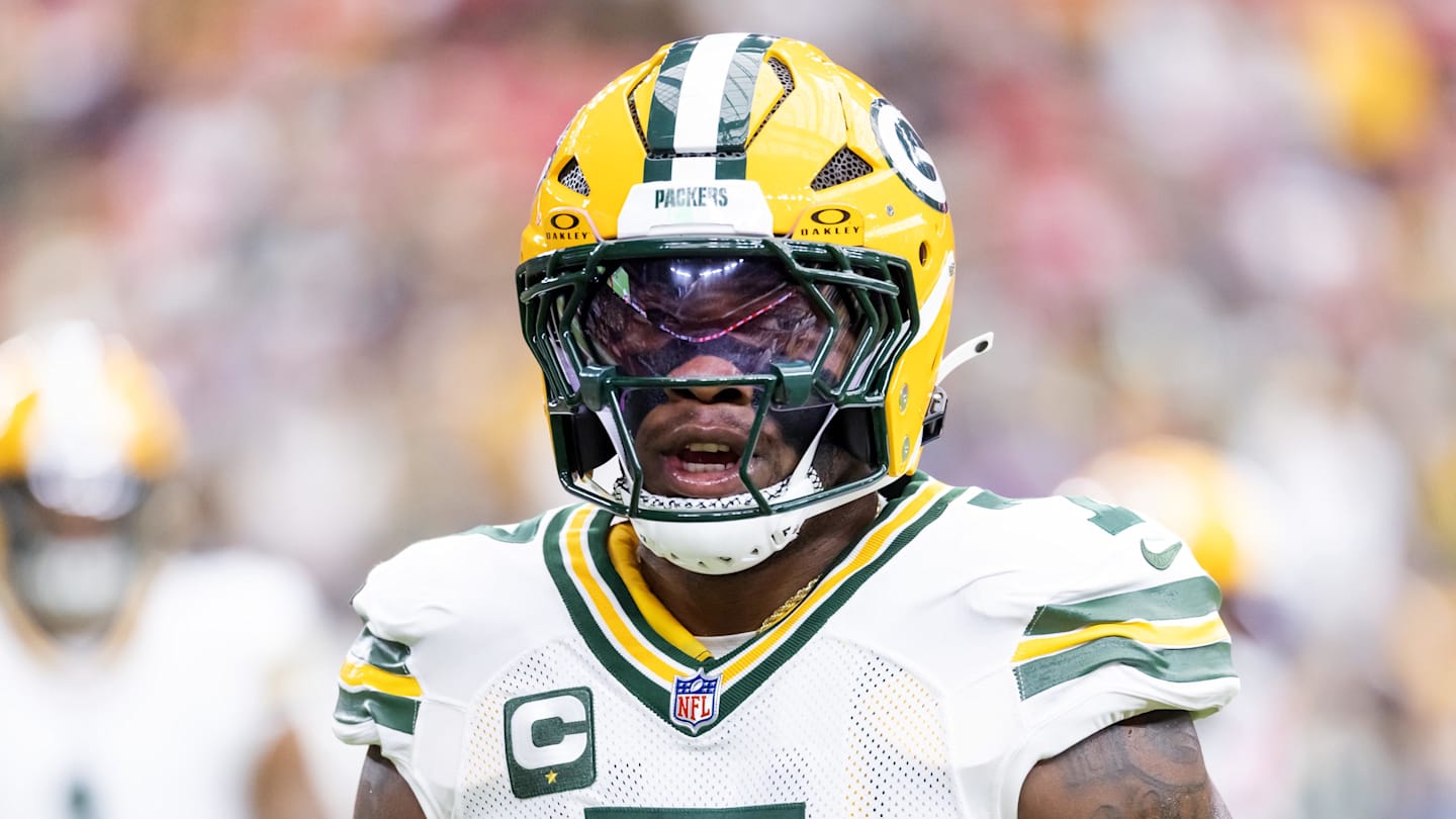 Oct 19, 2025; Glendale, Arizona, USA; Green Bay Packers linebacker Quay Walker (7) against the Arizona Cardinals at State Farm Stadium. Mandatory Credit: Mark J. Rebilas-Imagn Images