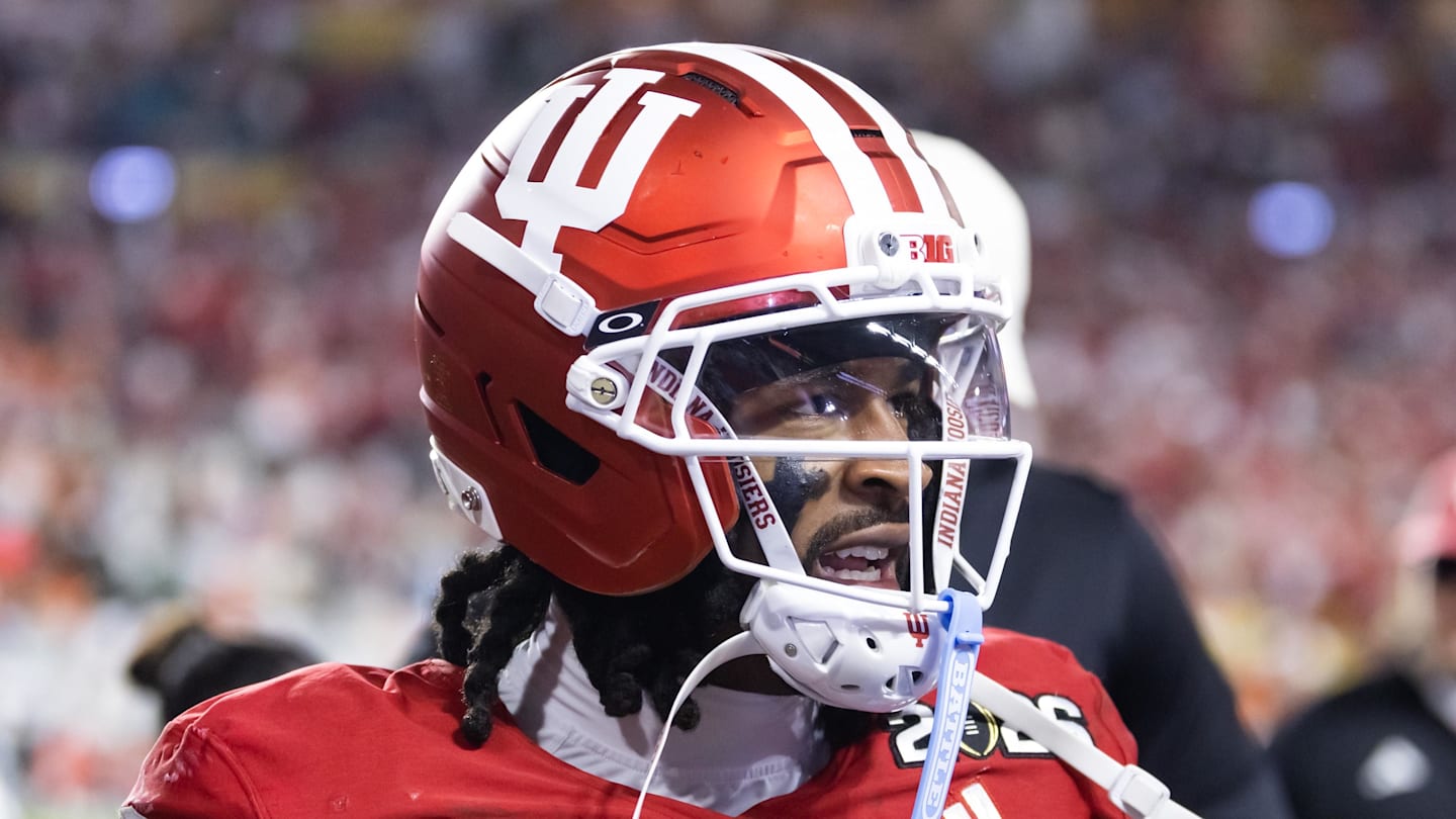 Indiana Hoosiers wide receiver Omar Cooper Jr. plays