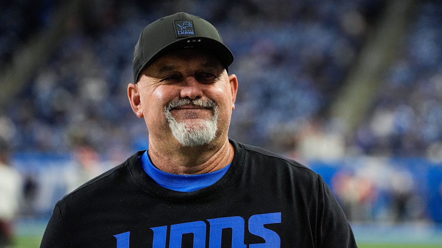 Detroit Lions offensive coordinator John Morton walks towards the sideline during warm up ahead of the Cleveland Browns game at Ford Field in Detroit on Sunday, Sept. 28, 2025.