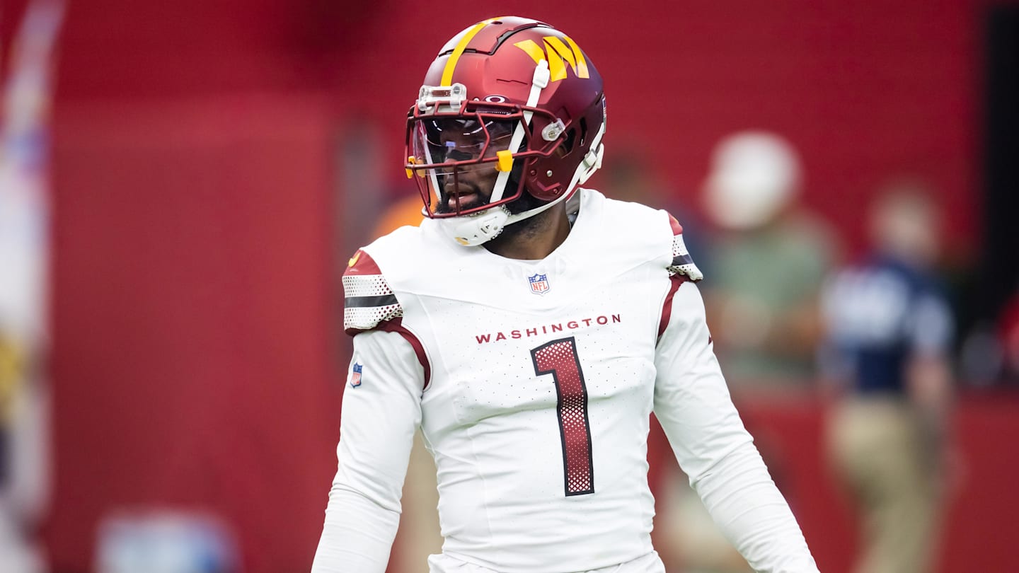 Washington Commanders cornerback Noah Igbinoghene (1) against the Arizona Cardinals at State Farm Stadium.