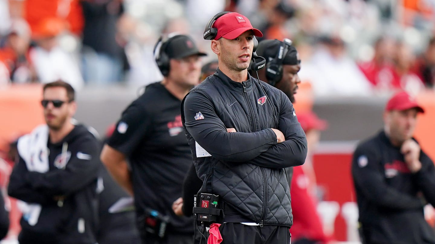 Arizona Cardinals head coach Jonathan Gannon looks onto the field during a NFL game between the Cincinnati Bengals and Arizona Cardinals, Sunday, Dec. 28, 2025, at Paycor Stadium in downtown Cincinnati.