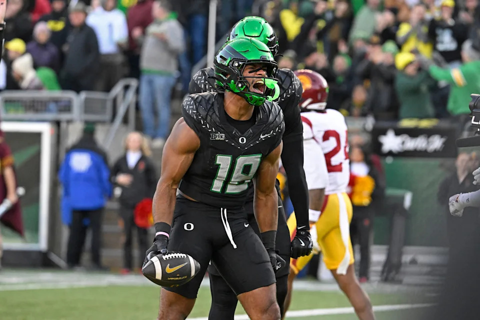 Nov 22, 2025; Eugene, Oregon, USA; Oregon Ducks tight end Kenyon Sadiq (18) celebrates against the Southern California Trojans during the second half at Autzen Stadium. Mandatory Credit: Troy Wayrynen-Imagn Images