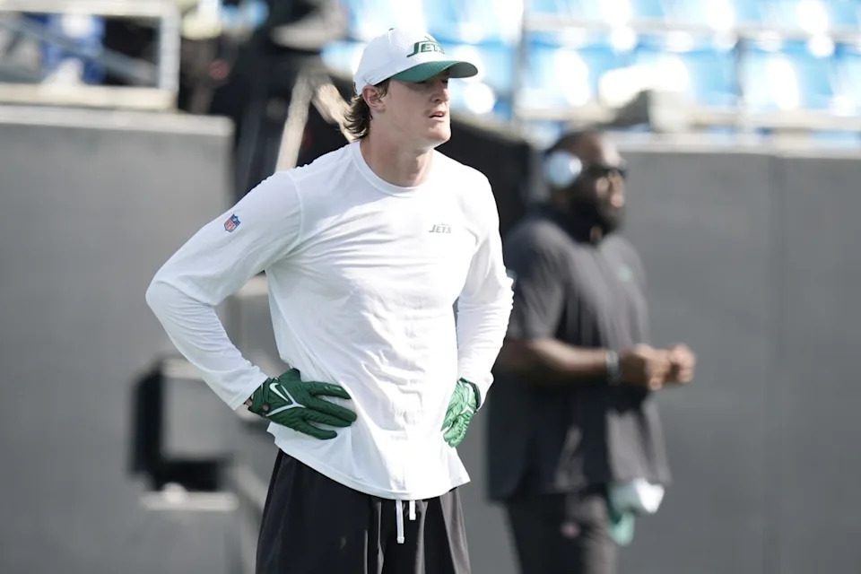 Aug 17, 2024; Charlotte, North Carolina, USA; New York Jets tight end Zack Kuntz (81) during pregame warm ups against the Carolina Panthers at Bank of America Stadium. Jim Dedmon-USA TODAY Sports
