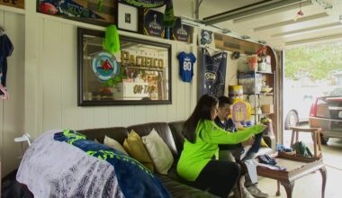 Baby on the way — and bragging rights on the line — for Seahawks and Patriots fans in Des Moines