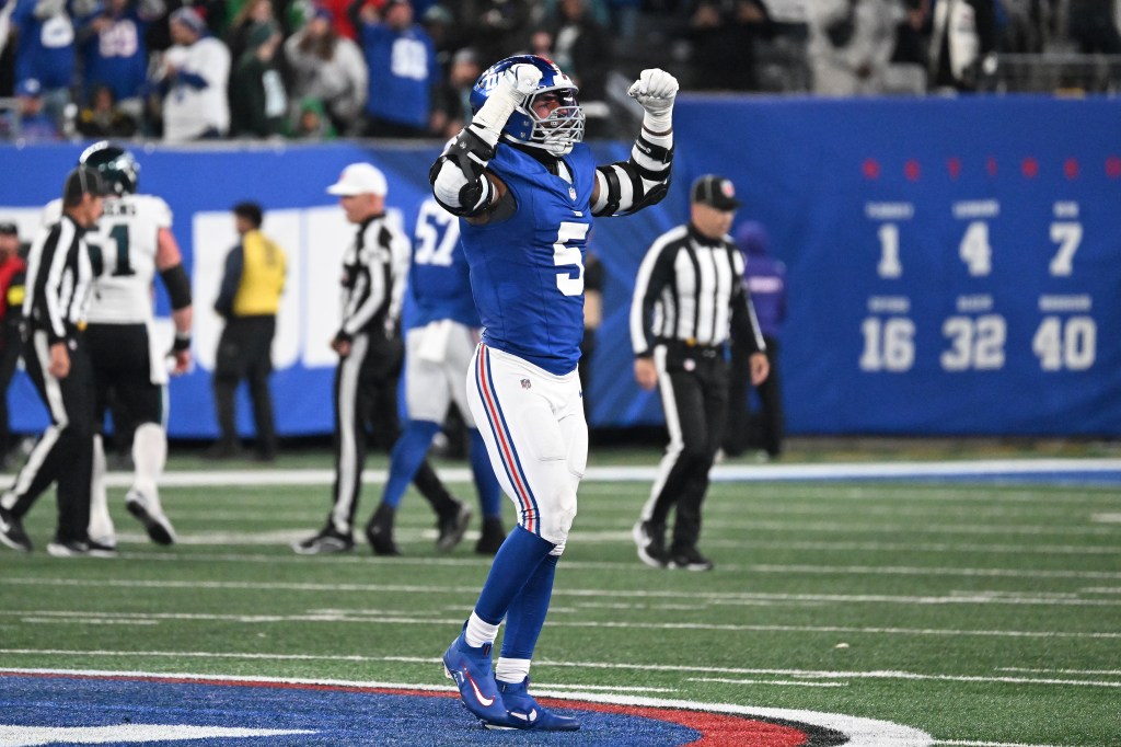 Giants linebacker Kayvon Thibodeaux (5) reacts after a fumble recovery during the fourth quarter of the Giants and Philadelphia Eagles game in East Rutherford, NJ.
