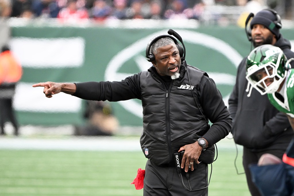 Jets head coach Aaron Glenn