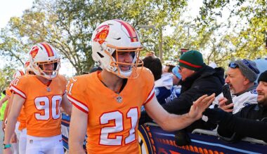 Lightning wear Bucs uniforms, Bruins dress as Patriots for outdoor game