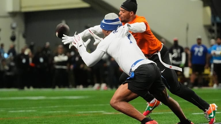 AFC wide receiver Ja'Marr Chase (1), of the Cincinnati Bengals,...