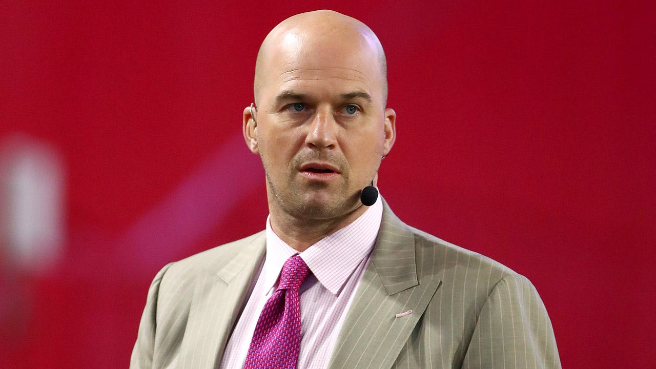 Super Bowl: Matt Hasselbeck talks about Sam Darnold, Drake Maye's injuries