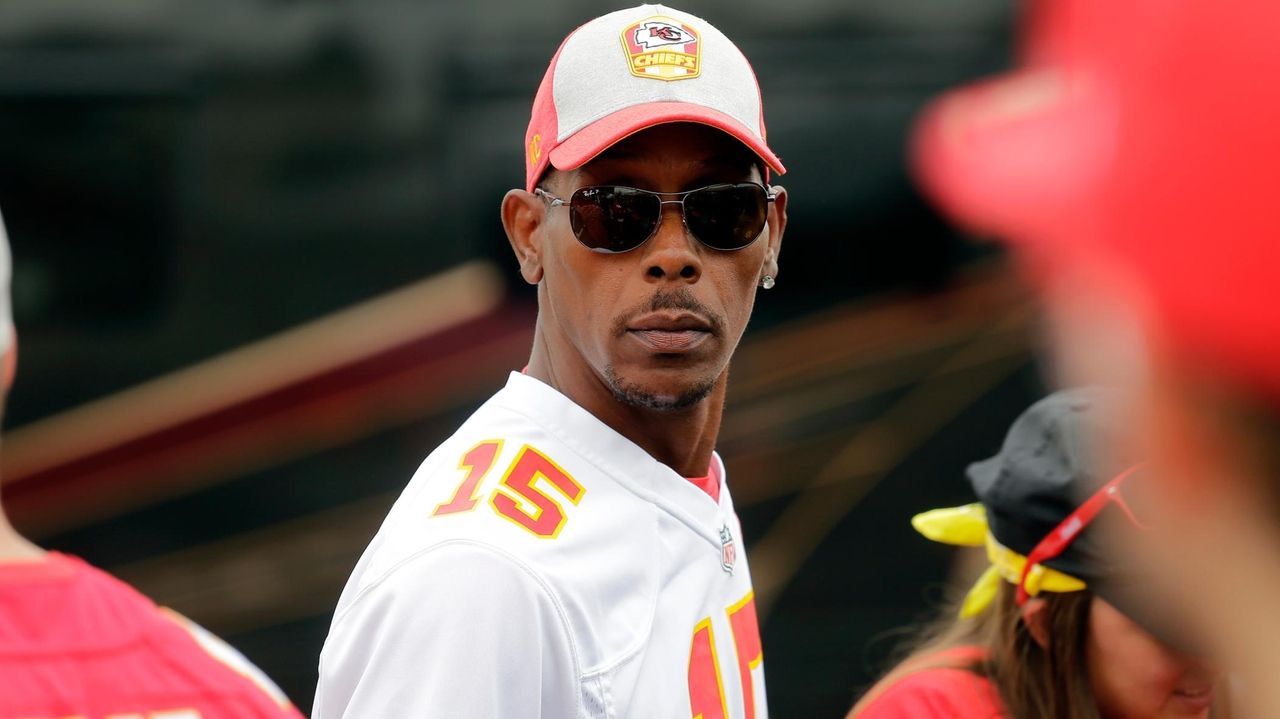 Patrick Mahomes' father arrested after authorities say he violated DWI probation