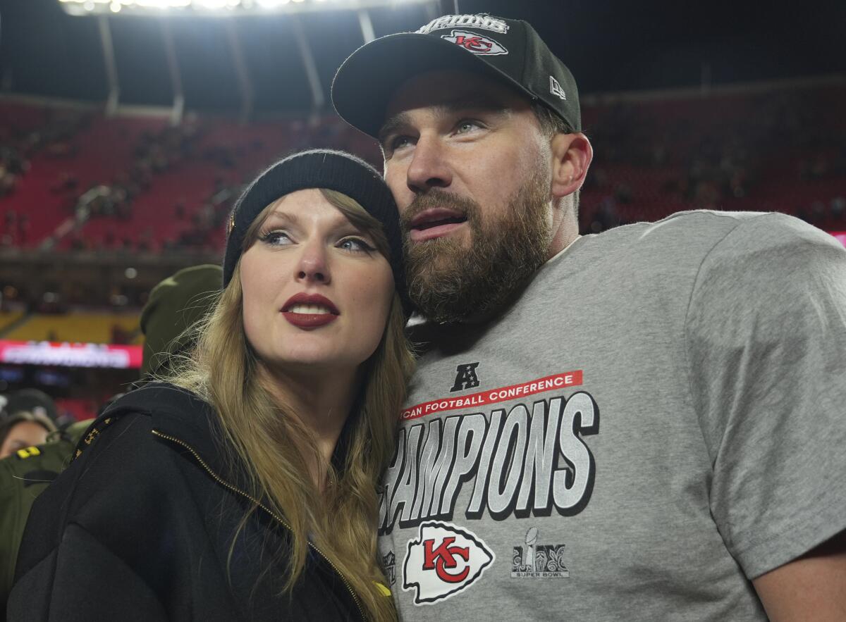 Travis Kelce and Taylor Swift on the football field