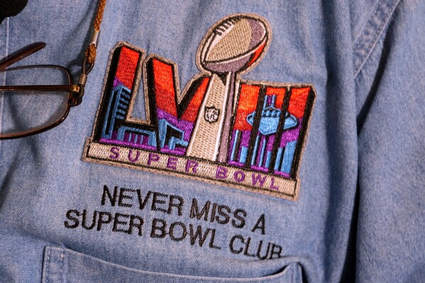 Don Crisman wears his shirt from Super Bowl 56 in 2022, when the Los Angeles Rams defeated the Cincinnati Bengals, Friday, Jan. 23, 2026, in Kennebunk, Maine. (AP Photo/Robert F. Bukaty)