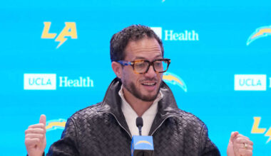 Chargers Could Hire Surprising Former Head Coach for Mike McDaniel, Justin Herbert