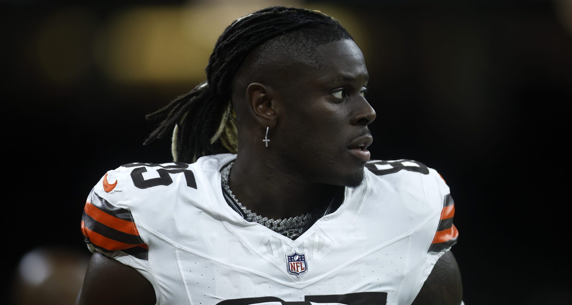Commanders Urged to Sign $70M Free Agent TE David Njoku