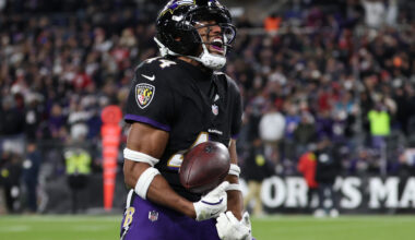 Ravens All-Pro Draws Fans Scorn for Being at Seahawks Parade