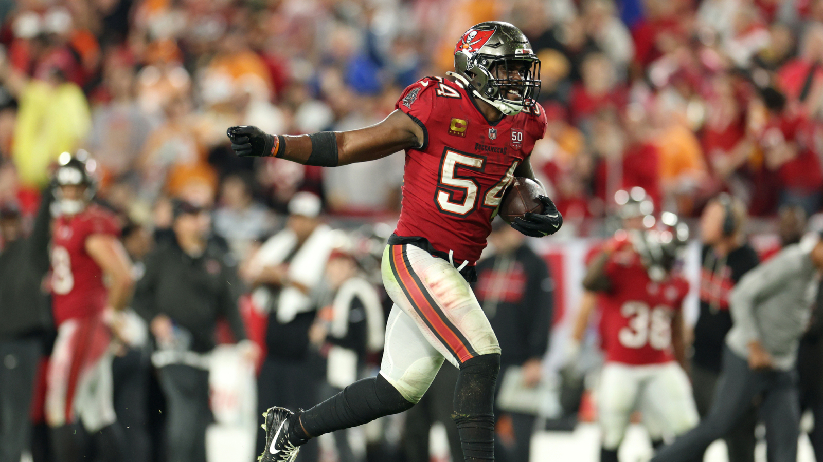 NFC Notes: Derek Carr, Lavonte David, Buccaneers, Falcons, Saints