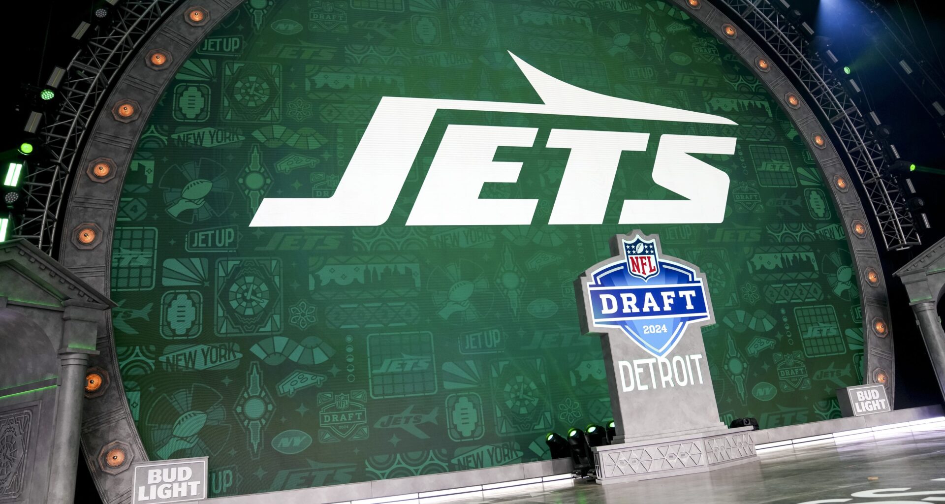 Jets Dream Scenario Includes Trade for Additional 1st Rounder