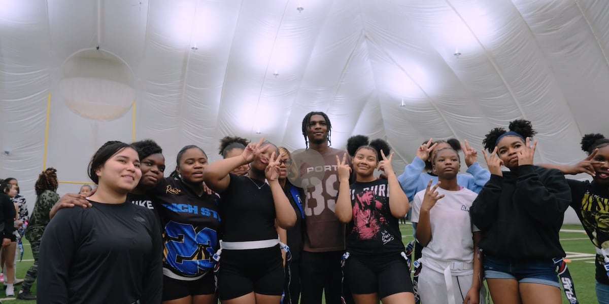 Tennessee Titans surprise Metro Nashville middle school girls with new flag football uniforms