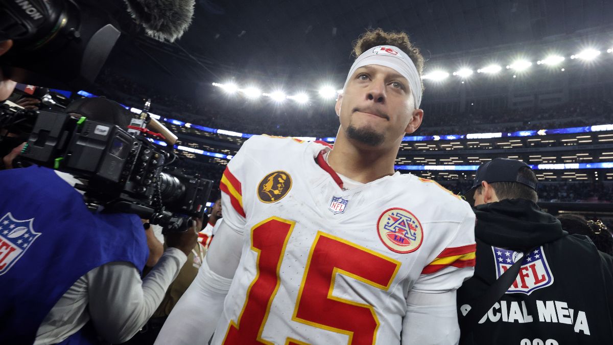 Chiefs QB Patrick Mahomes Reacts to USA Hockey News