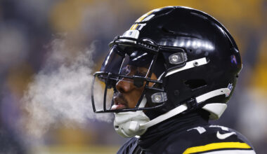 Raiders Projected to Sign Dual-Threat RB With 175 Career Catches