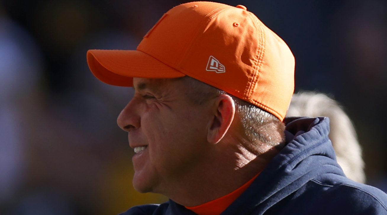 Broncos Eyeing Former Vikings HC Mike Zimmer Amid Shake-Up