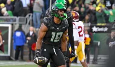 Texans meet with Oregon TE Kenyon Sadiq