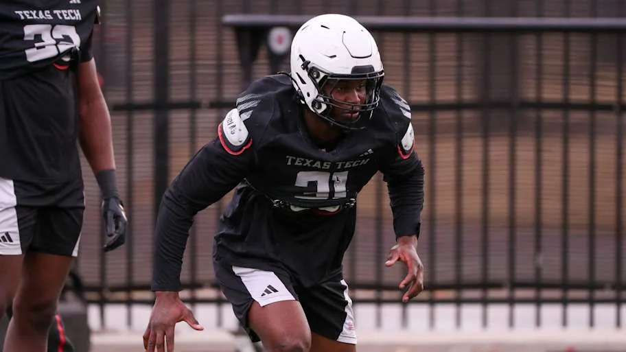 Texas Tech linebacker David Baile