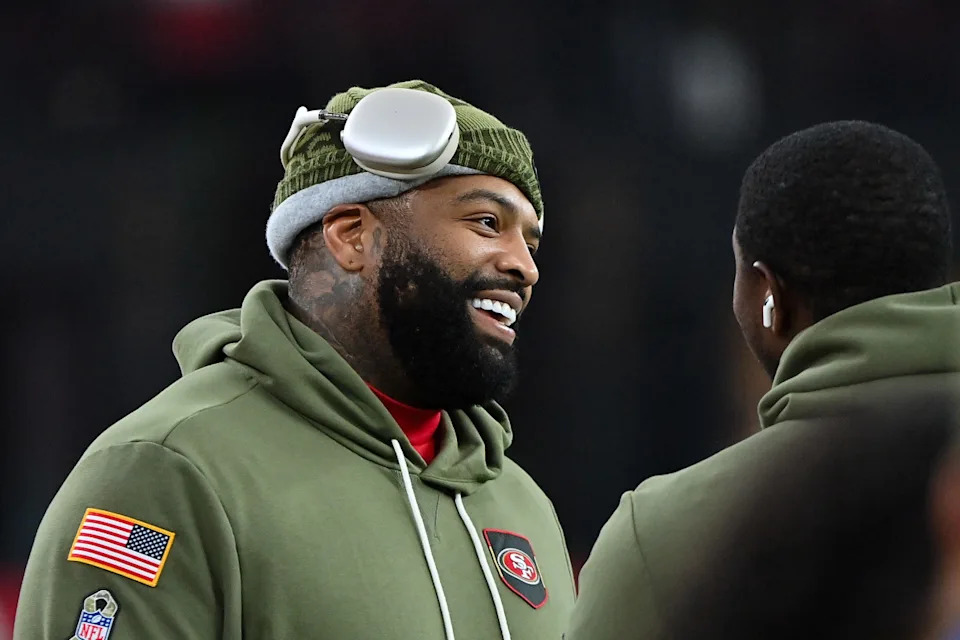 C Nov 16, 2025; Glendale, Arizona, USA; San Francisco 49ers tackle Trent Williams (71) warms up before the game against Arizona Cardinals at State Farm Stadium. Mandatory Credit: Matt Kartozian-Imagn Images© Matt Kartozian-Imagn Images