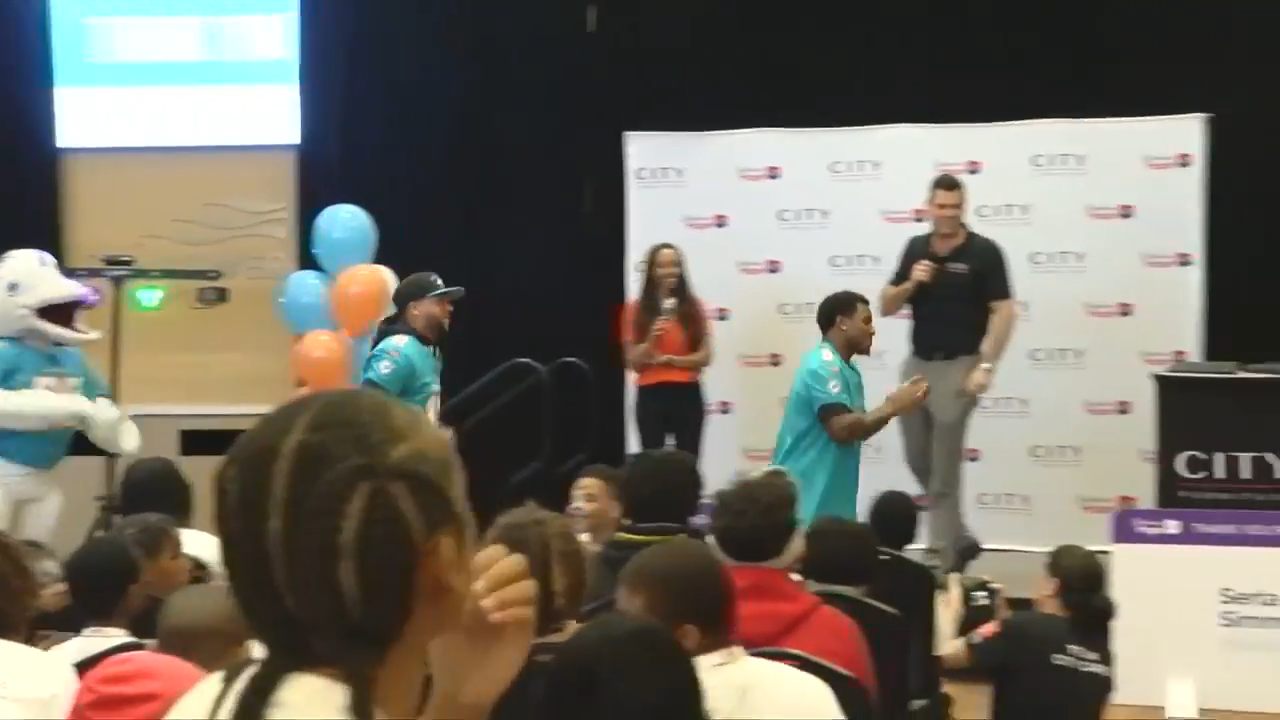 Miami Dolphins and City Furniture host 8th annual Delivering Hope event at Hard Rock Stadium - WSVN 7News | Miami News, Weather, Sports