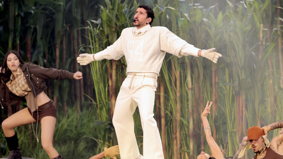 Patriots v Seahawks score, half-time show updates