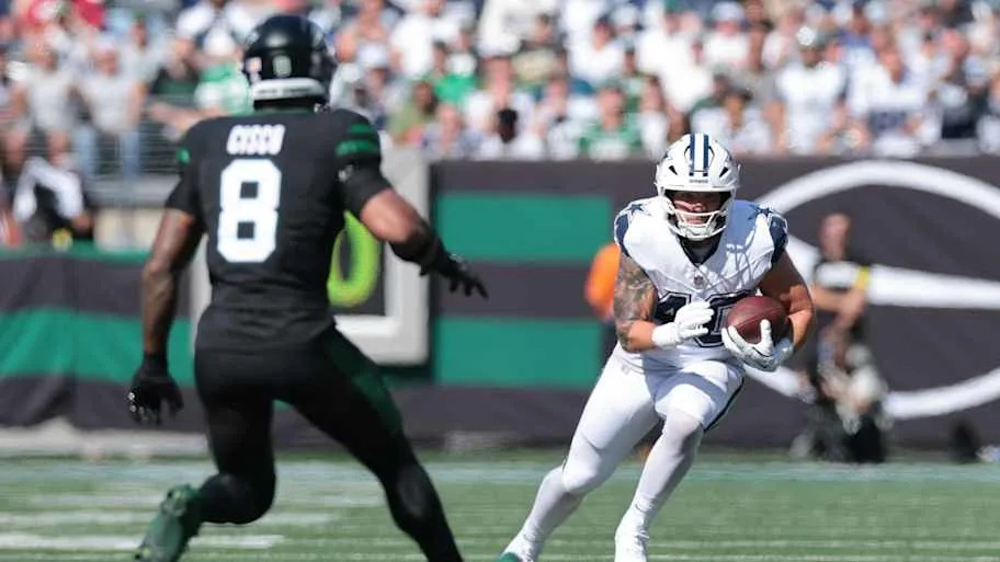 New York Jets safety Andre Cisco (8) defends
