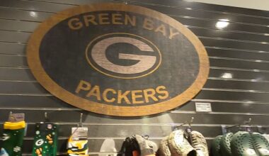 Packers Give Back awards $125,000 Veterans Impact Grants to Dogs2DogTags and Guitars for Vets