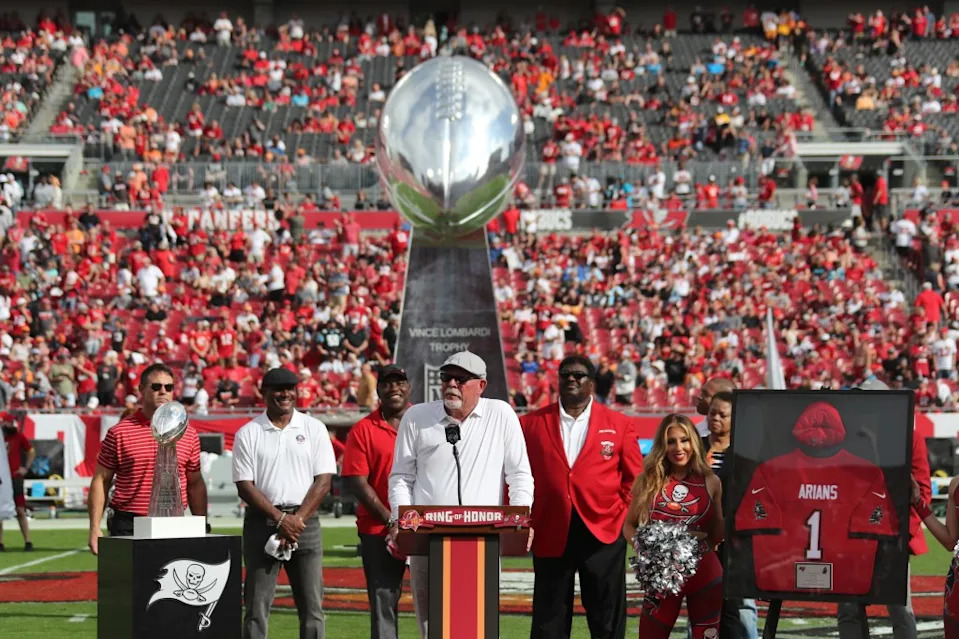 Tampa Bay Buccaneers Head Coach Bruce Arians is inducted into the Tampa Bay Buccaneers Ring of Honor at half-time of the regular season game between the Carolina Panthers and the Tampa Bay Buccaneers on January 01, 2023. Icon Sportswire via Getty Images