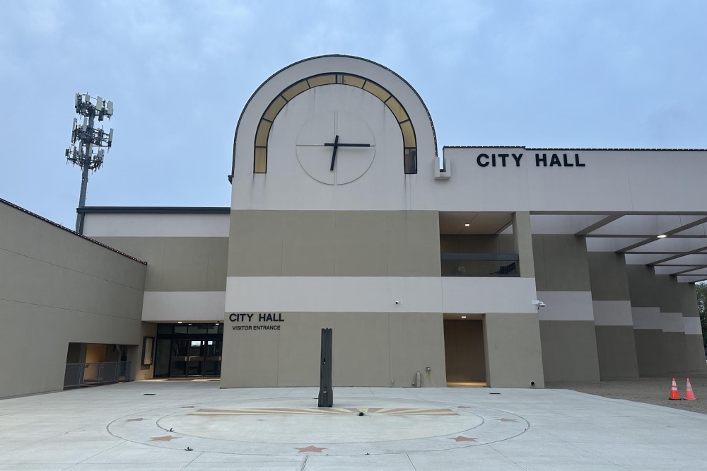 Missouri City City Council unanimously approved the second reading of an ordinance regulating solicitation-related activities at a Feb. 16 meeting. (Aubrey Vogel/Community Impact)