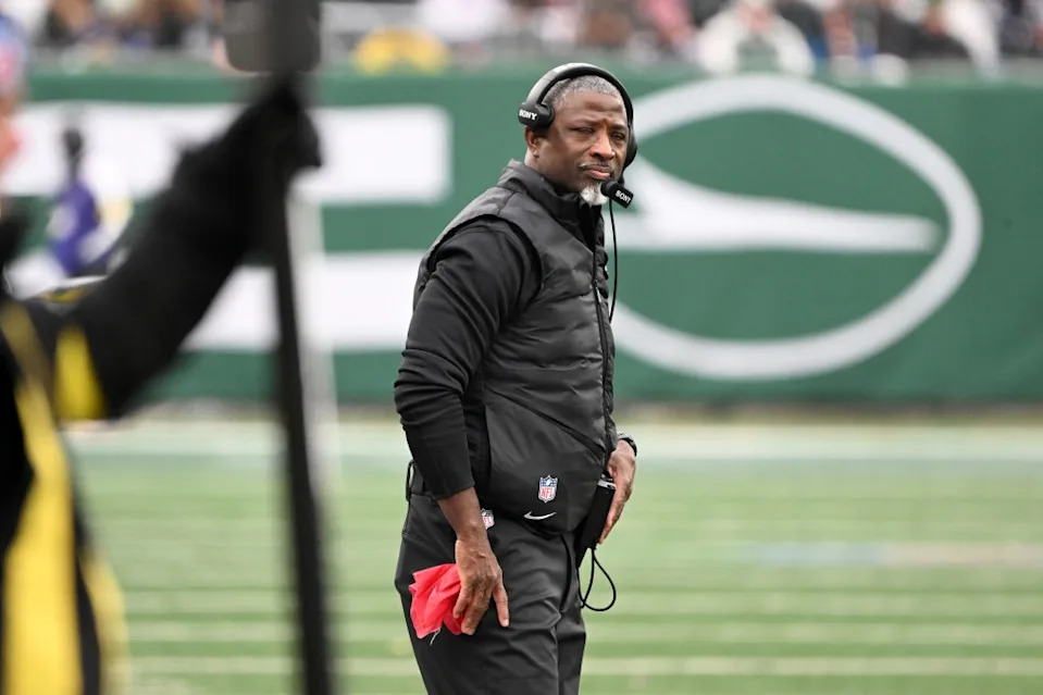 Aaron Glenn reacts on the sideline during the Jets’ Jan. 28 game against the Patriots. Bill Kostroun for the NY Post