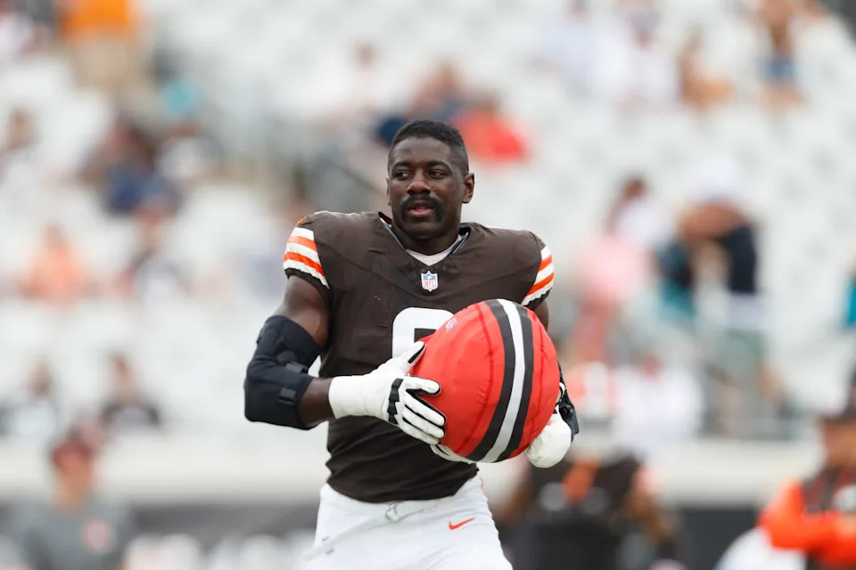Sep 15, 2024; Jacksonville, Florida, USA; Cleveland Browns linebacker Jeremiah Owusu-Koramoah (6) before the game against the Jacksonville Jaguars at EverBank Stadium. Mandatory Credit: Morgan Tencza-Imagn Images© Morgan Tencza-Imagn Images&period;