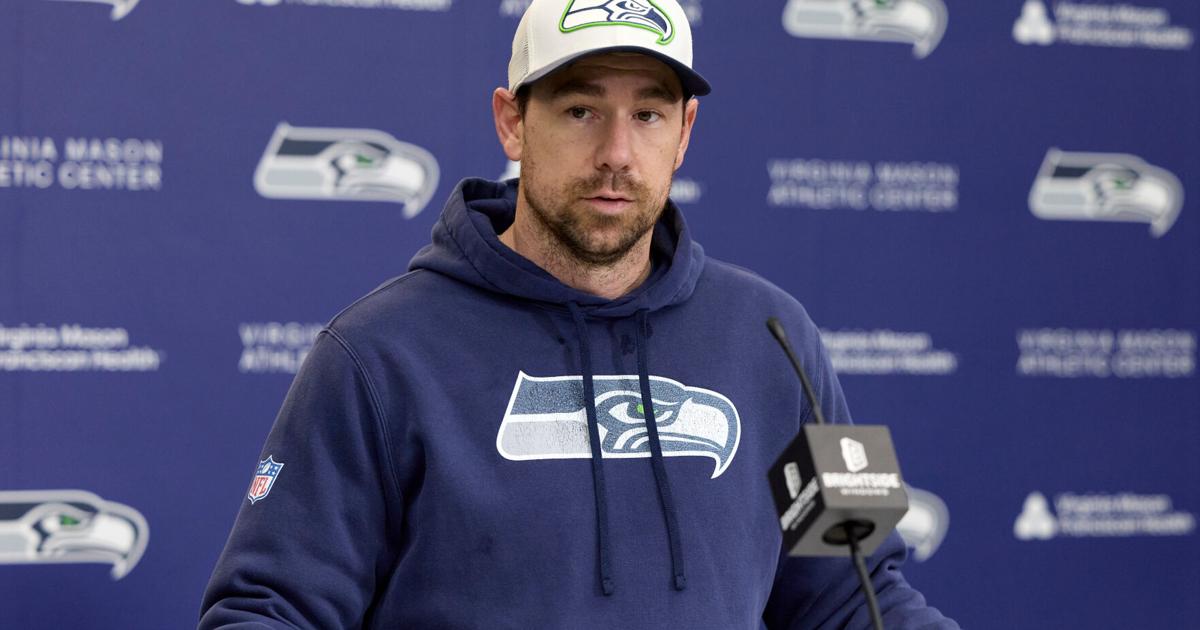 Seahawks' Klint Kubiak in 2nd round of head coach interviews with Raiders and Cardinals | National Sports