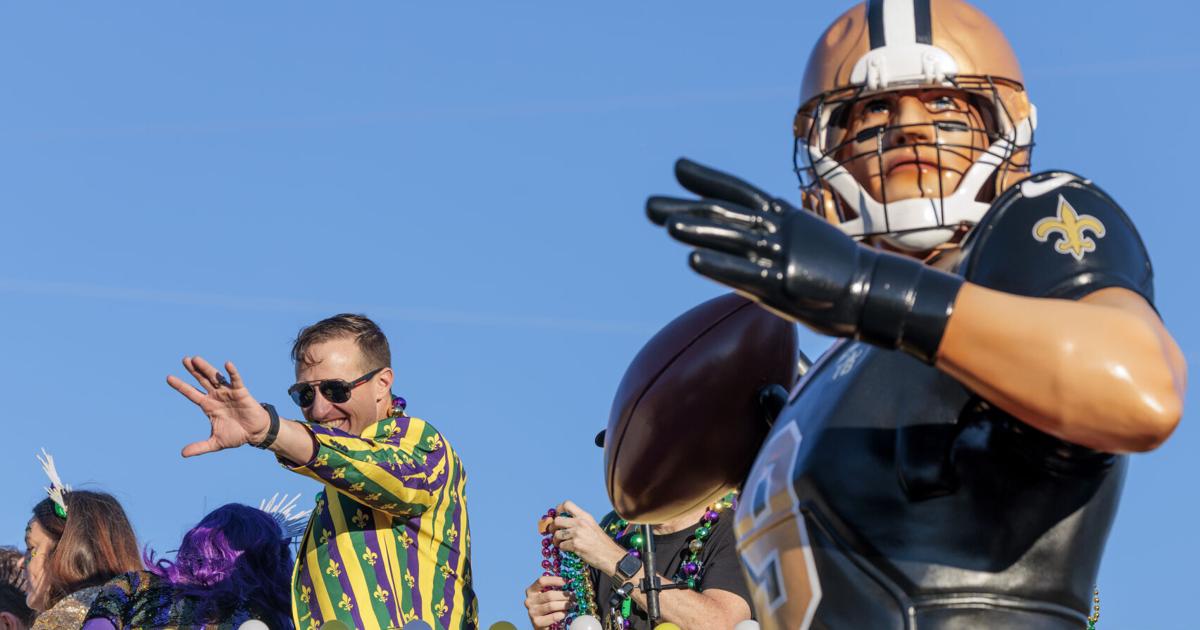 Watch Drew Brees ride in Saints parade float for Bacchus | Mardi Gras