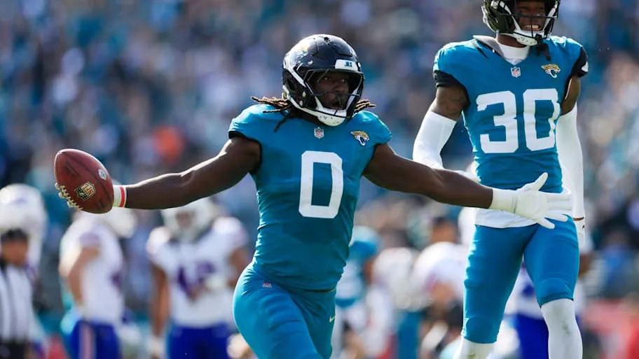 Jacksonville Jaguars linebacker Devin Lloy