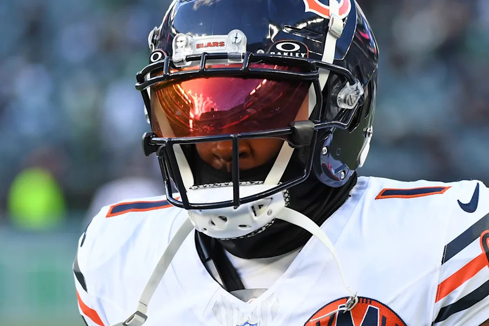 Nov 28, 2025; Philadelphia, Pennsylvania, USA; Chicago Bears cornerback Jaylon Johnson (1) against the Philadelphia Eagles at Lincoln Financial Field. Mandatory Credit: Eric Hartline-Imagn Images