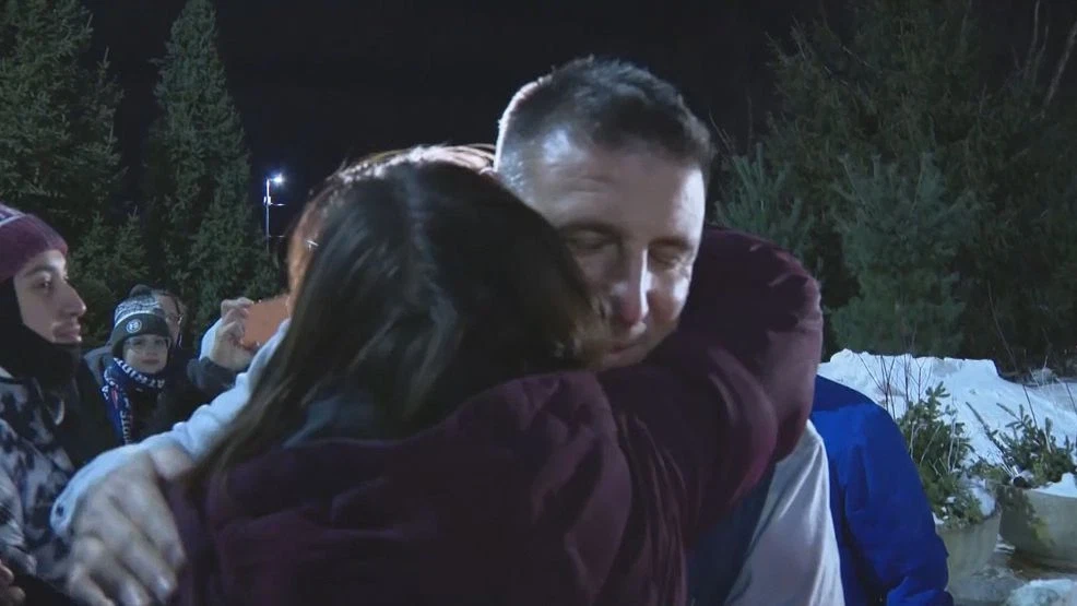 {p}When the team got back to Foxborough, head coach Mike Vrabel greeted and spoke with some fans. (WCVB/CNN){/p}
