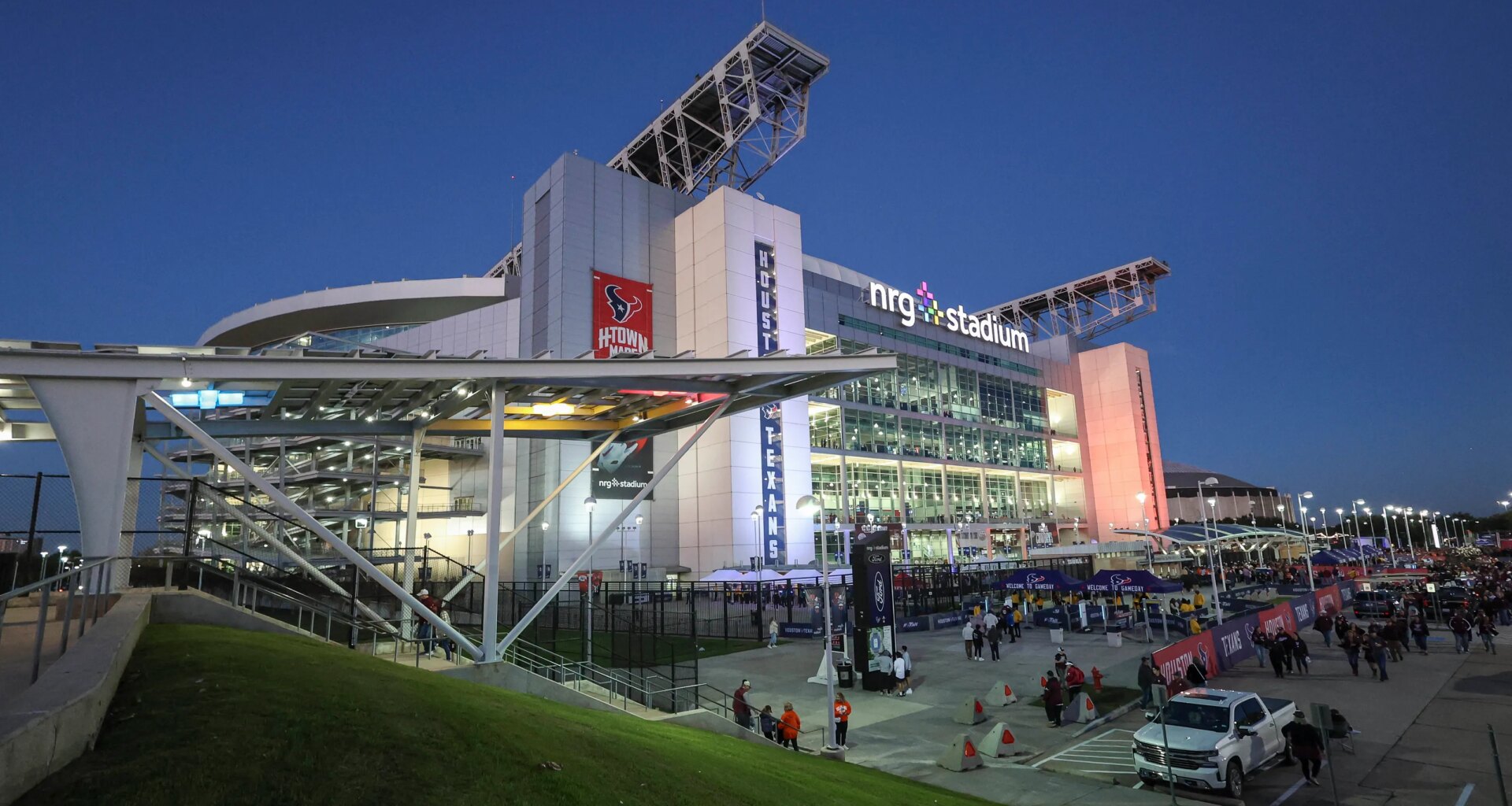 Texans set to build 83-acre headquarters outside of downtown Houston