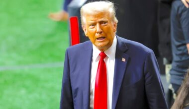 Trump Is Too Scared to Go to the Super Bowl After His Aides’ Humiliating Warning