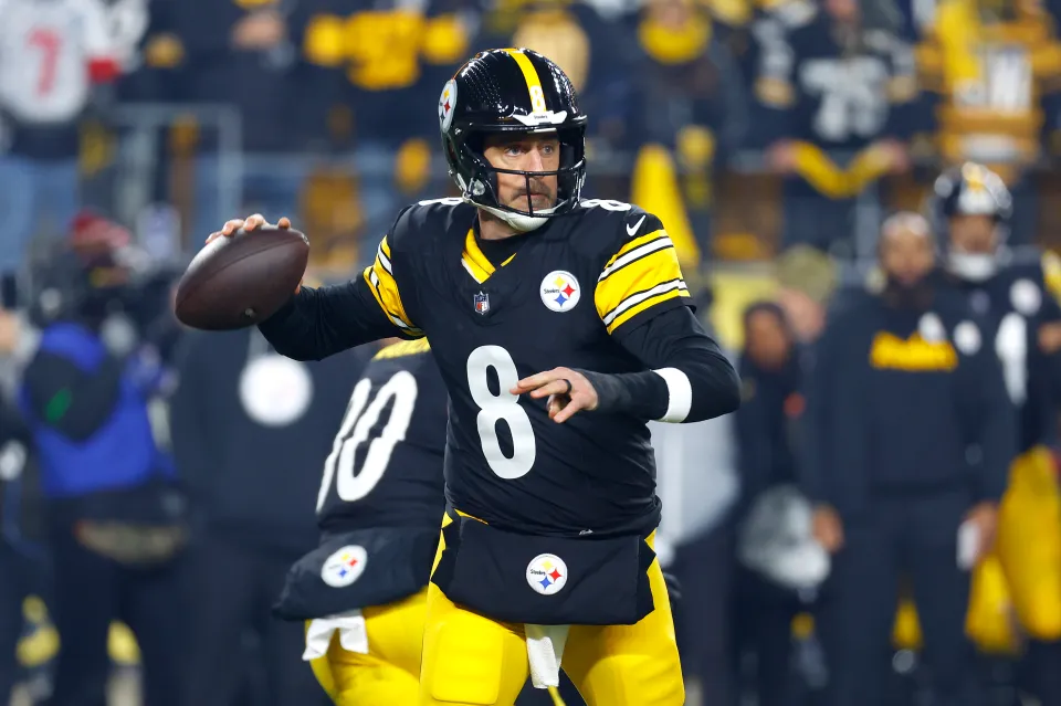 Aaron Rodgers made the postseason but the Steelers fell short