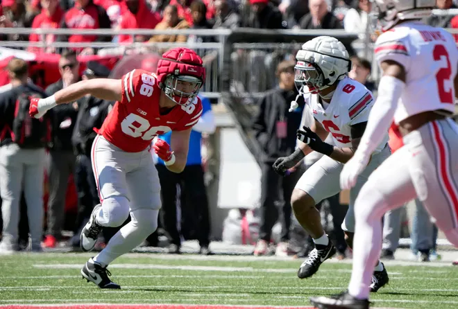 Ohio State Buckeye Scarlet Max Klare (86) goes out for a pass against team Gary Sonny Styles (6) in the 1st half during the spring game at Ohio Stadium on April 12, 2025.