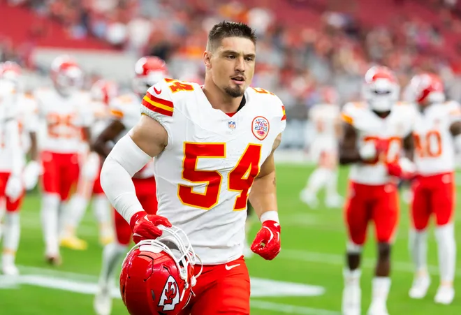 Aug 9, 2025; Glendale, Arizona, USA; Kansas City Chiefs linebacker Leo Chenal (54) against the Arizona Cardinals during a preseason NFL game at State Farm Stadium. Mandatory Credit: Mark J. Rebilas-Imagn Images