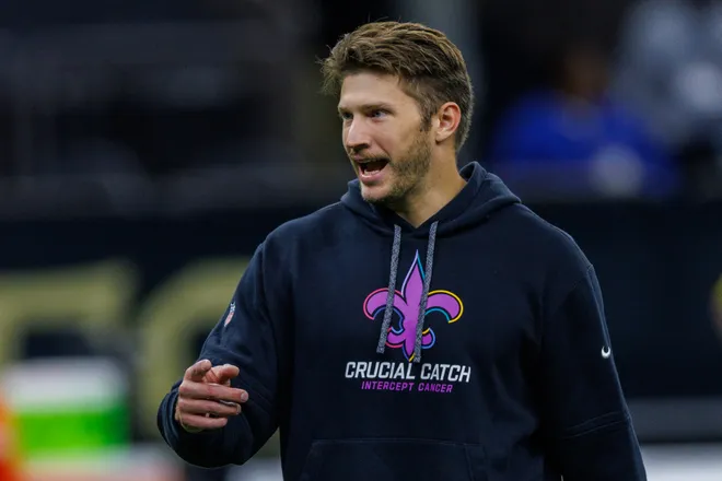 Aug 23, 2025; New Orleans, Louisiana, USA; New Orleans Saints tight end Foster Moreau (87) during warmups at Caesars Superdome. Mandatory Credit: Stephen Lew-Imagn Images