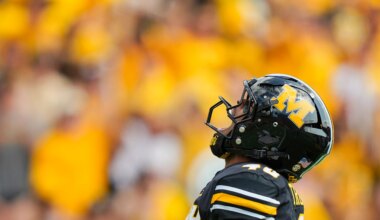 Jaguars pick LB in mock draft; what that might mean for Devin Lloyd