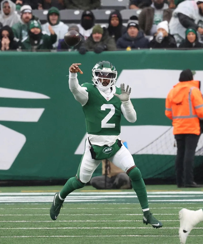 Jets quarterback Tyrod Taylor throws a pass during a game last season. Robert Sabo for NY Post