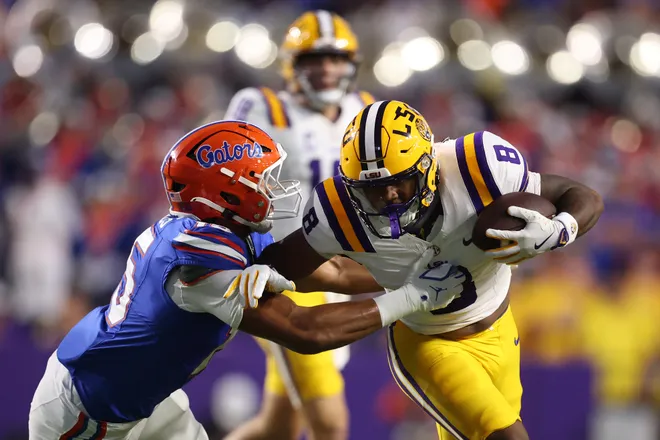 BATON ROUGE, LOUISIANA - SEPTEMBER 13: Zavion Thomas #0 of the LSU Tigers is tackled by Jayden Woods #15 of the Florida Gators at Tiger Stadium on September 13, 2025 in Baton Rouge, Louisiana. (Photo by Chris Graythen/Getty Images)